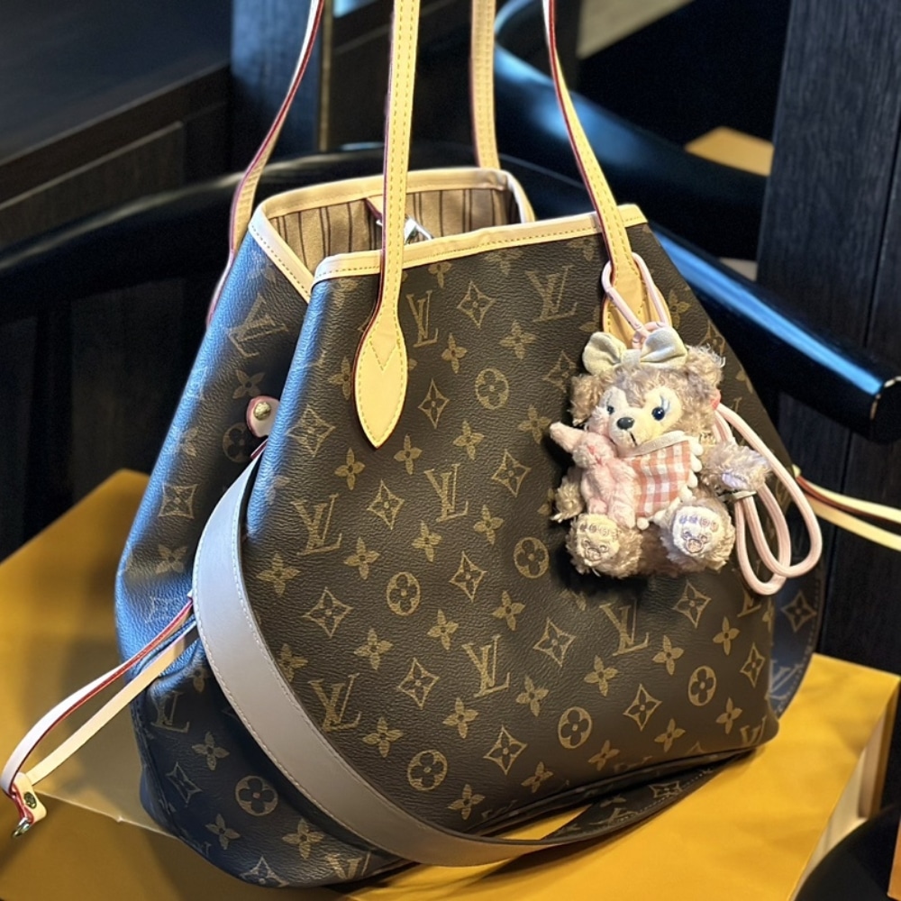 Iconic Set: Louis Vuitton Neverfull Bandoulière Inside Out Gm And Lv Vertical Wallet - Image 7