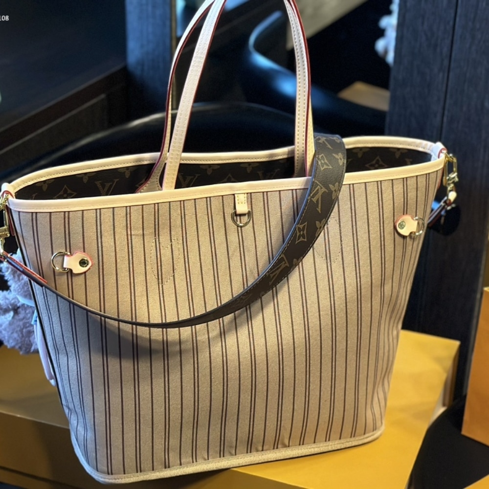 Iconic Set: Louis Vuitton Neverfull Bandoulière Inside Out Gm And Lv Vertical Wallet - Image 5