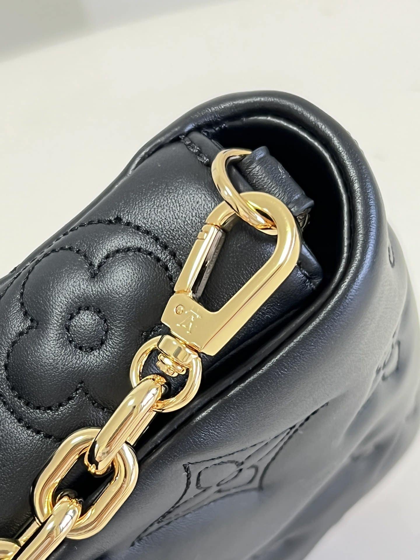 Louis Vuitton Wallet On Strap Bubblegram Black M81398 - Image 6