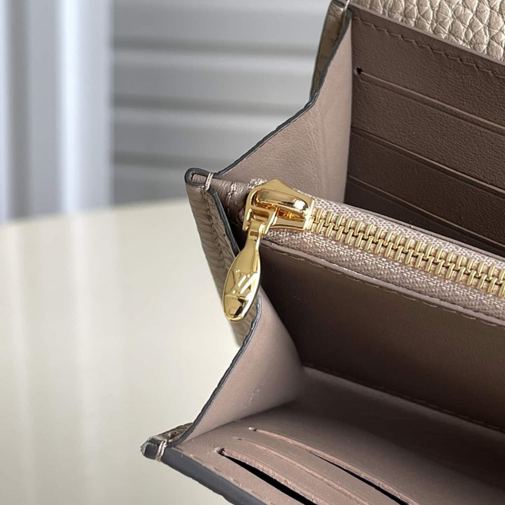 Louis Vuitton Capucines Wallet Galet M61248 - Image 5