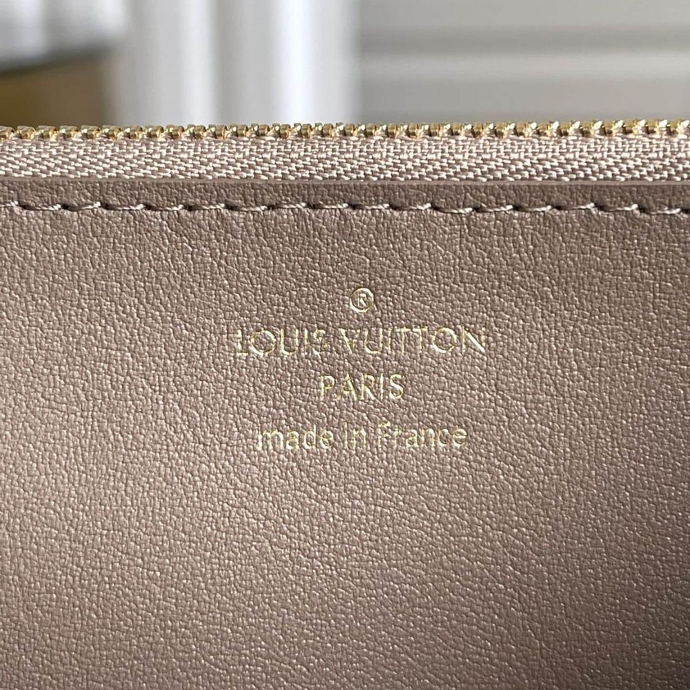 Louis Vuitton Capucines Wallet Galet M61248 - Image 6