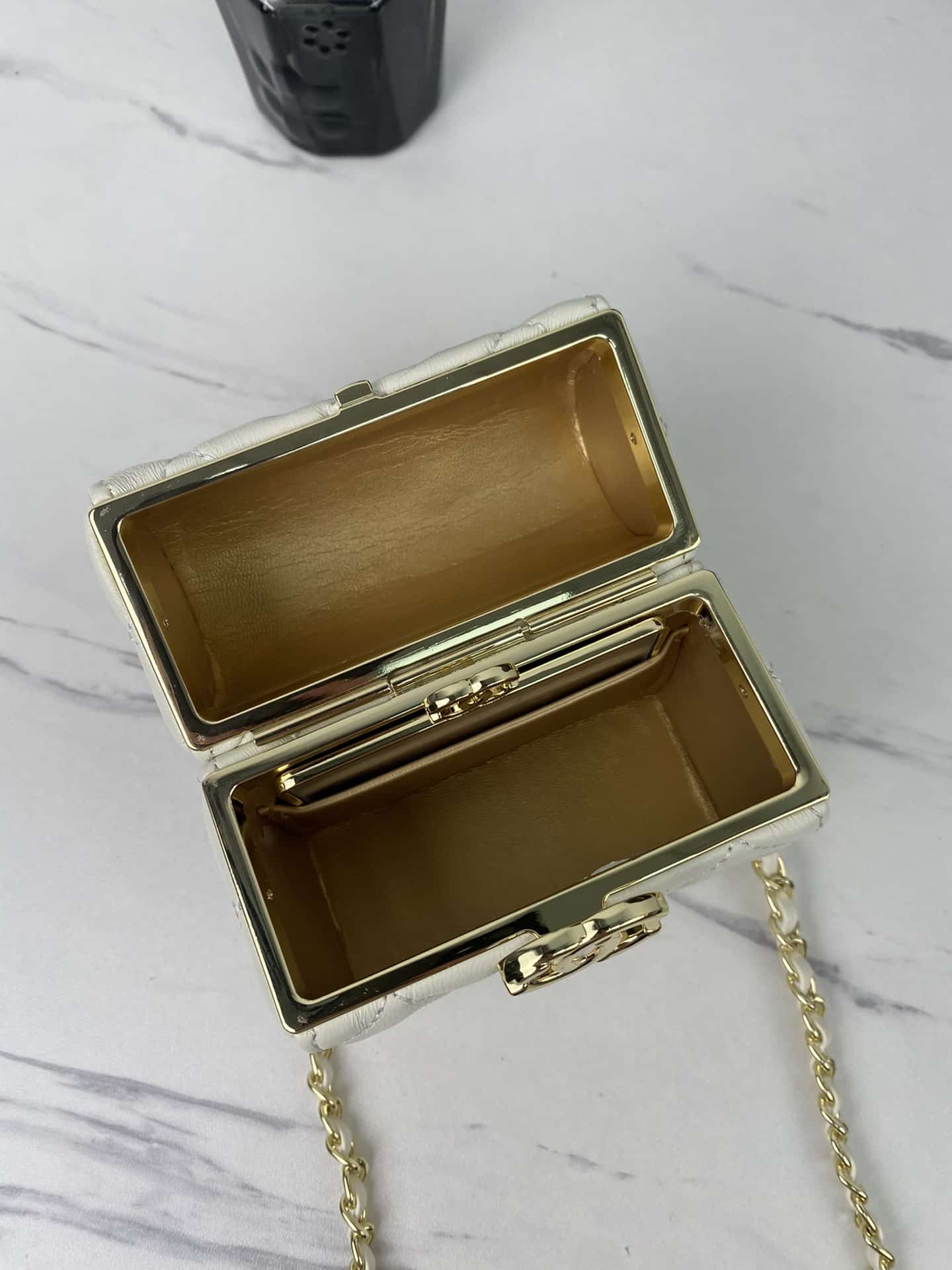 Chanel Small Box With Chain In White 12Cm Ap2656 - Image 2
