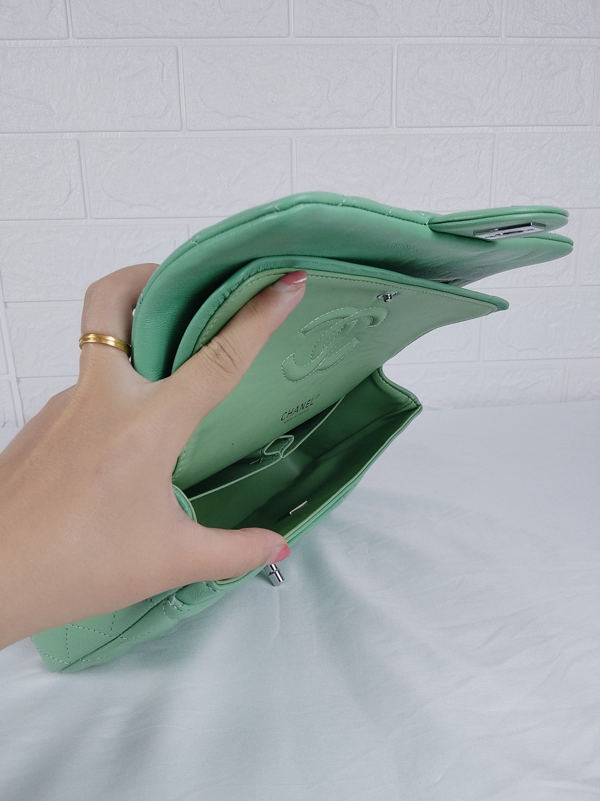 Chanel Classic Medium Flap Bag Green And Silver 25Cm - Image 2
