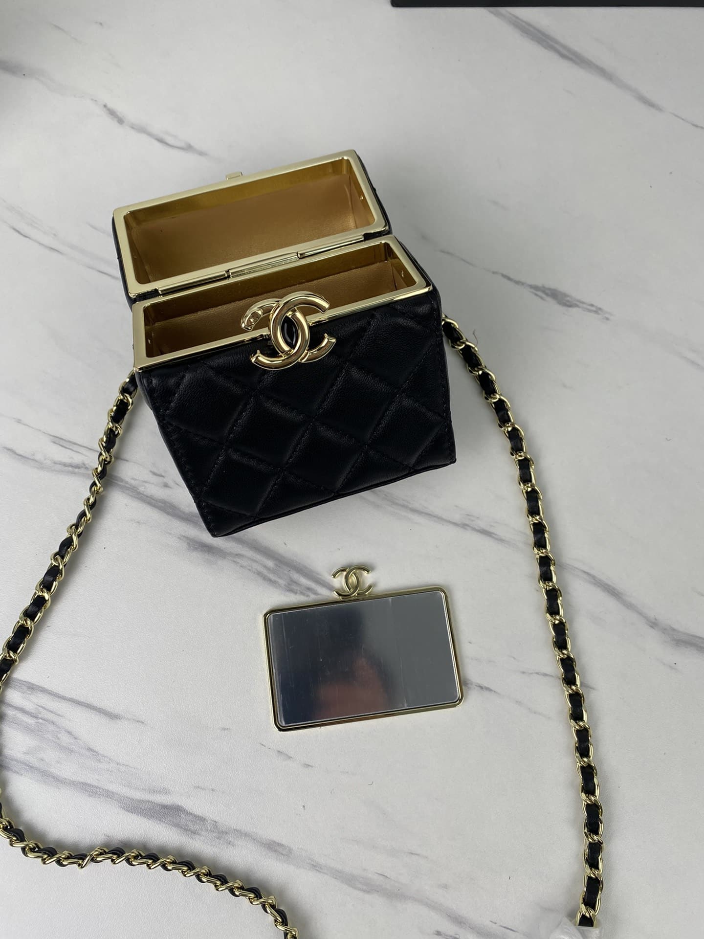 Chanel Small Box With Chain In Black 12Cm Ap2656 - Image 3