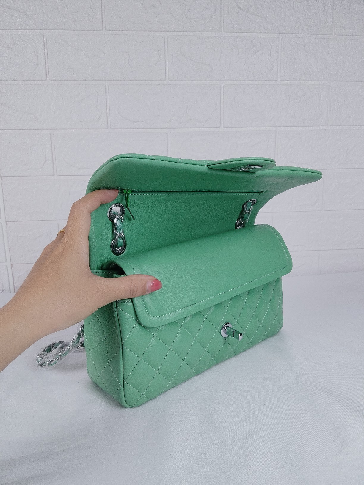 Chanel Classic Medium Flap Bag Green And Silver 25Cm - Image 3