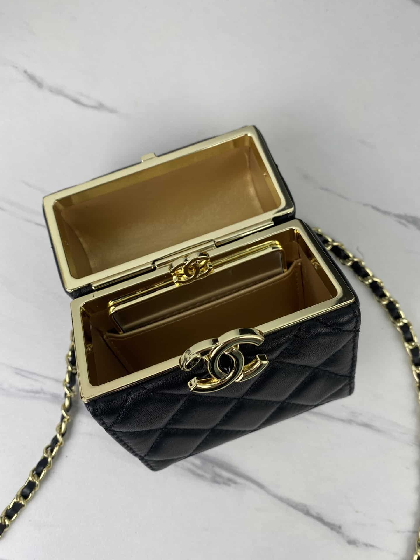 Chanel Small Box With Chain In Black 12Cm Ap2656 - Image 4