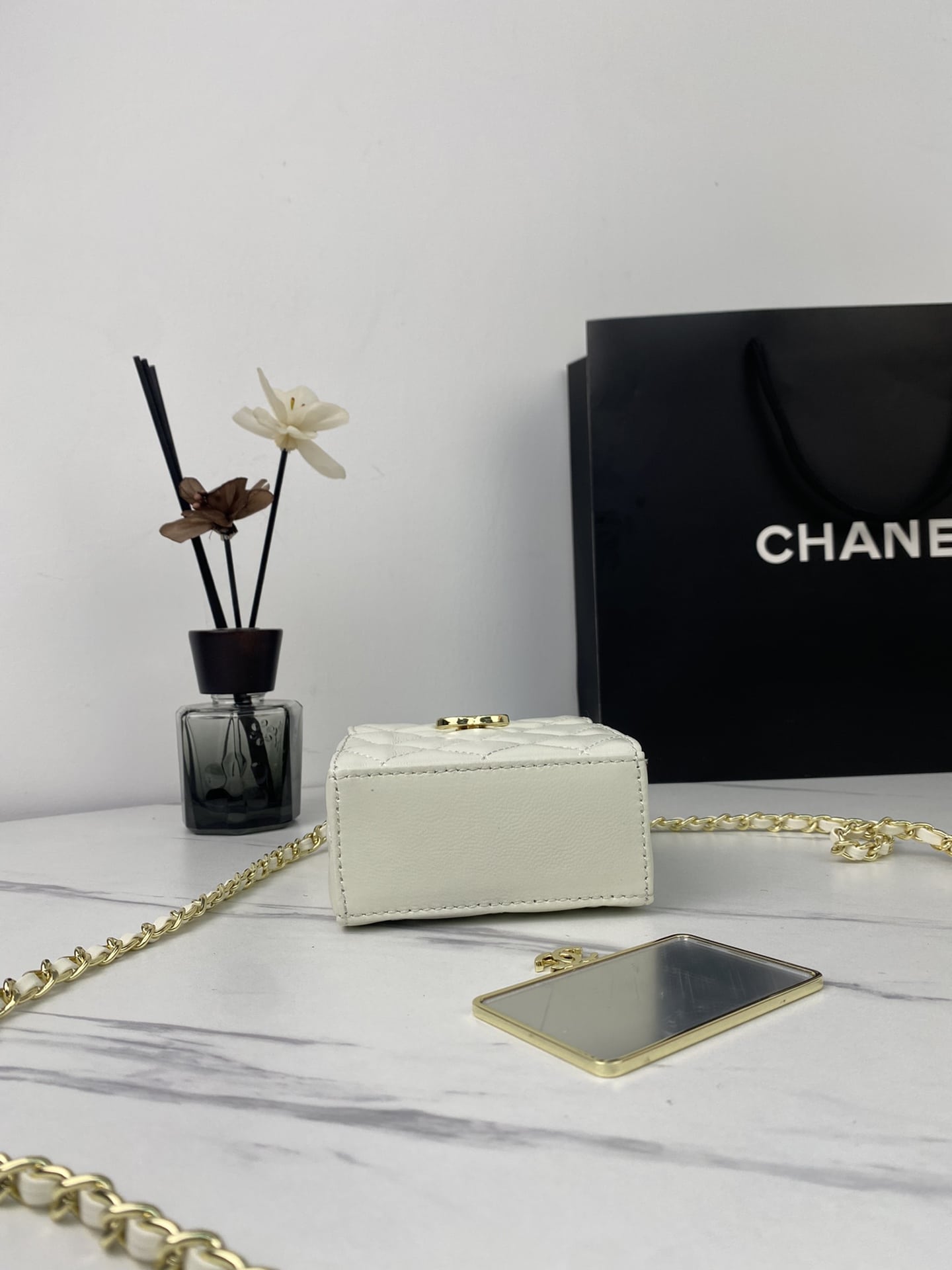 Chanel Small Box With Chain In White 12Cm Ap2656 - Image 4