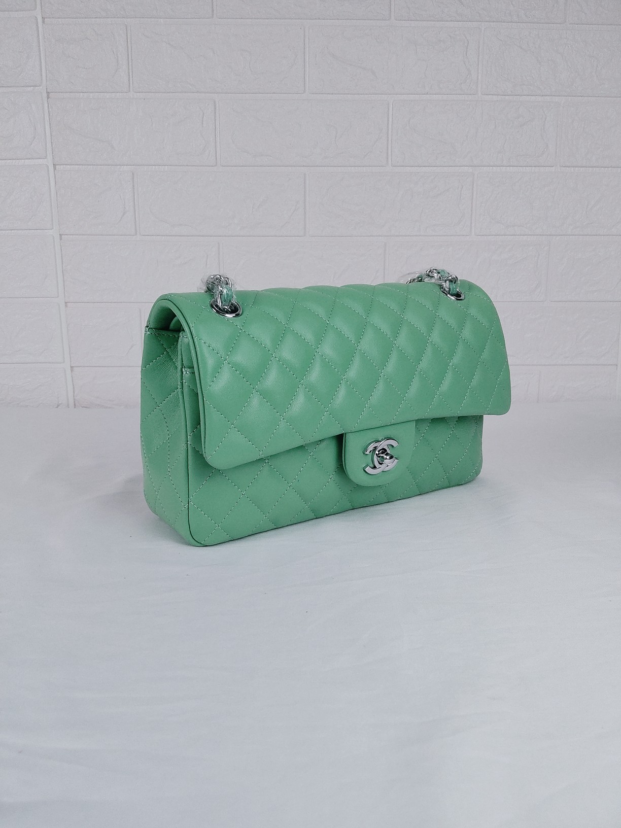 Chanel Classic Medium Flap Bag Green And Silver 25Cm - Image 4