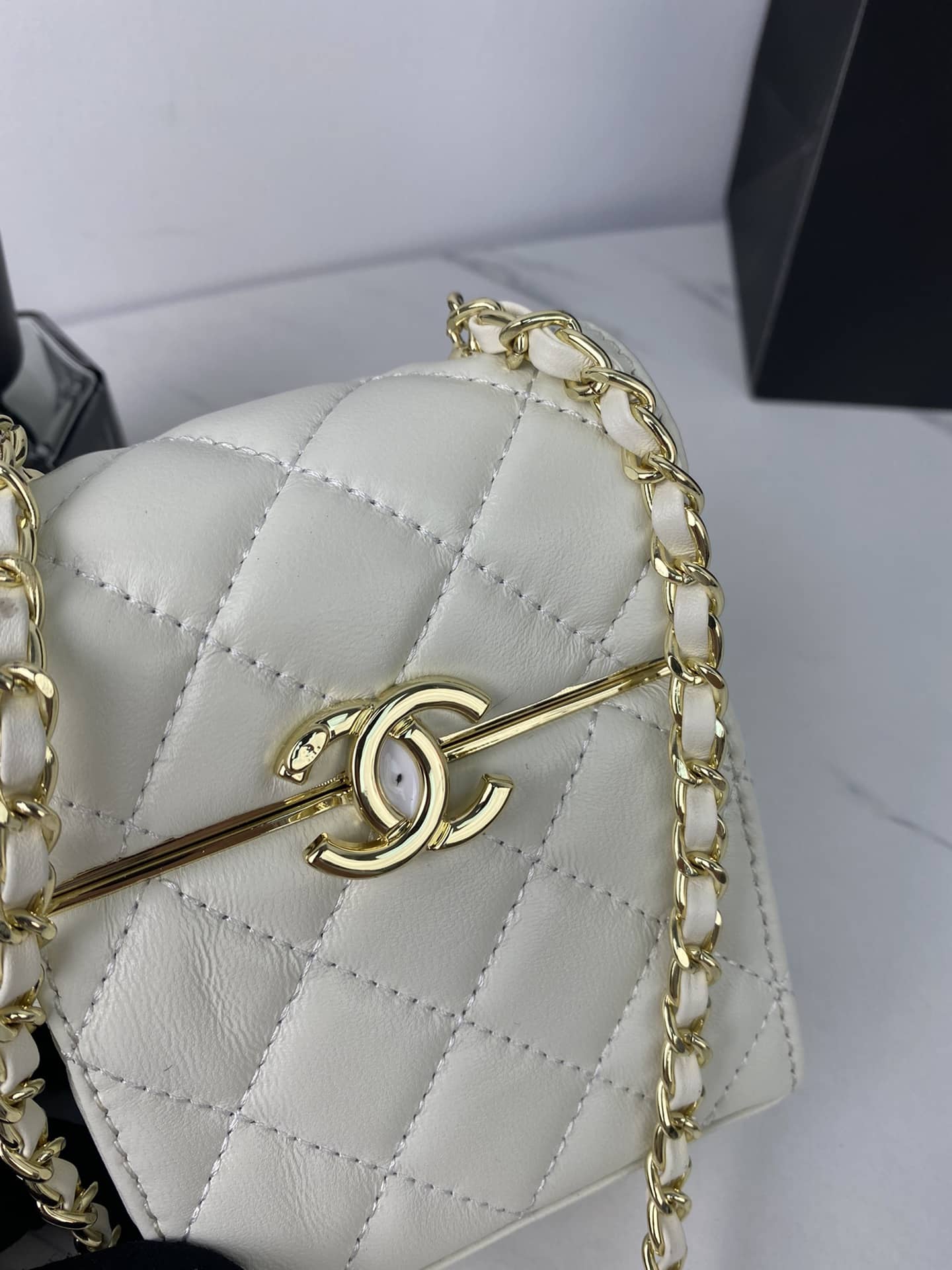 Chanel Small Box With Chain In White 12Cm Ap2656 - Image 6