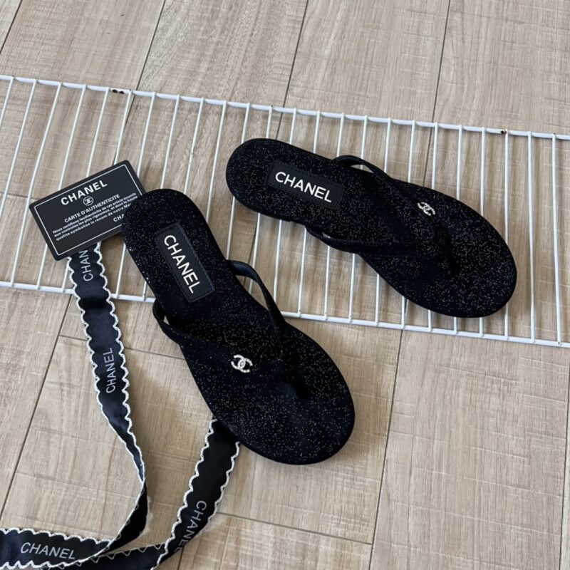 Alternative view of Chanel Thongs Purl Fabric With Silver Cc Logo In Black