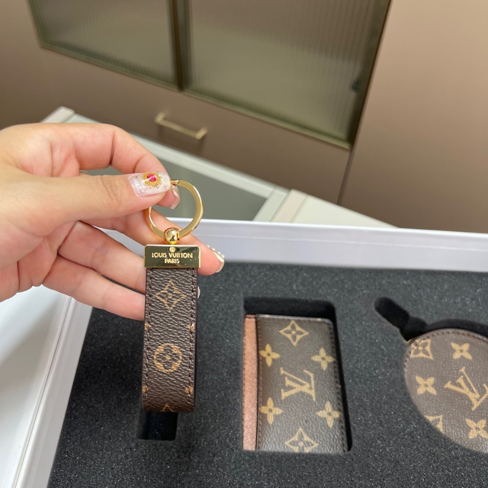 Gift Set: Louis Vuitton Neverfull Bb Bag Beige With Card Wallet And Dragonne Keychain - Image 8