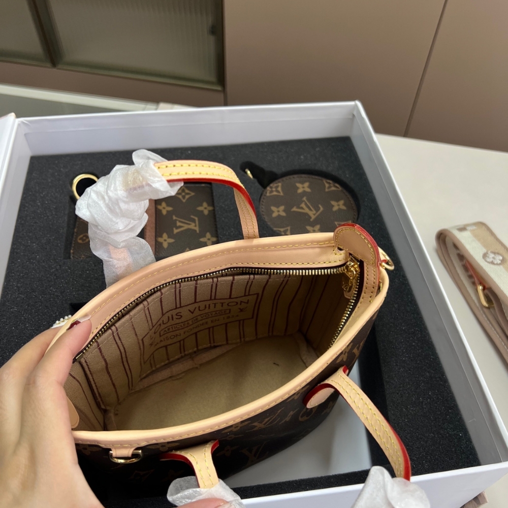 Gift Set: Louis Vuitton Neverfull Bb Bag Beige With Card Wallet And Dragonne Keychain - Image 7