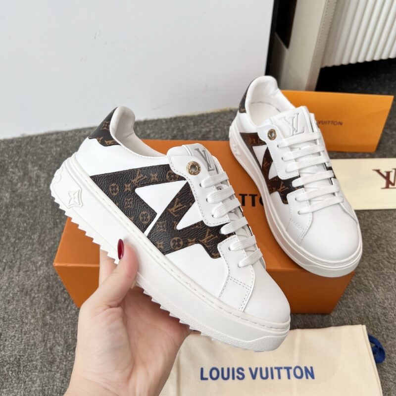 Alternative view of Louis Vuitton Time Out Sneaker Blanc 1Aieff