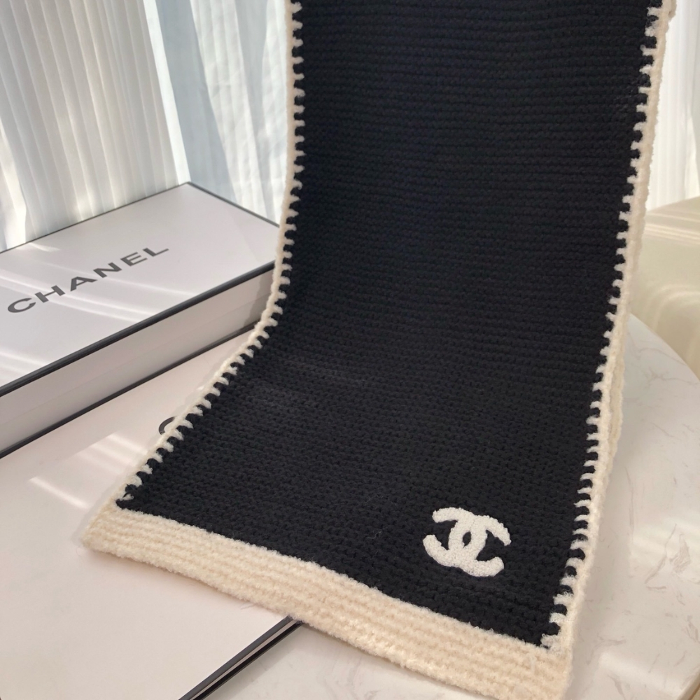 Chanel 23A Cashmere Scarf Black And White 170Cm - Image 3