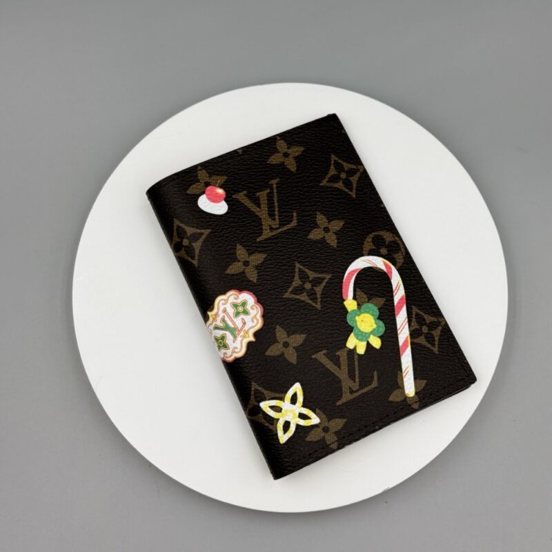 Alternative view of Louis Vuitton Passport Cover Candy Red 14Cm M12219