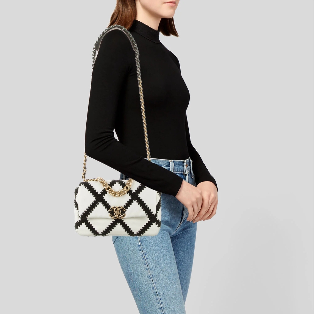 Chanel 19 Flap Bag Crochet Gold And Silver Tone White Black 24Cm AS1160 B04824 C0200 - Image 7