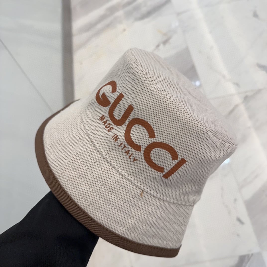Summer Set: Gucci Medium Tote Bag With Gucci Print Beige 28Cm And Arnaud Bob Reversible Bucket Hat Beige - Image 9