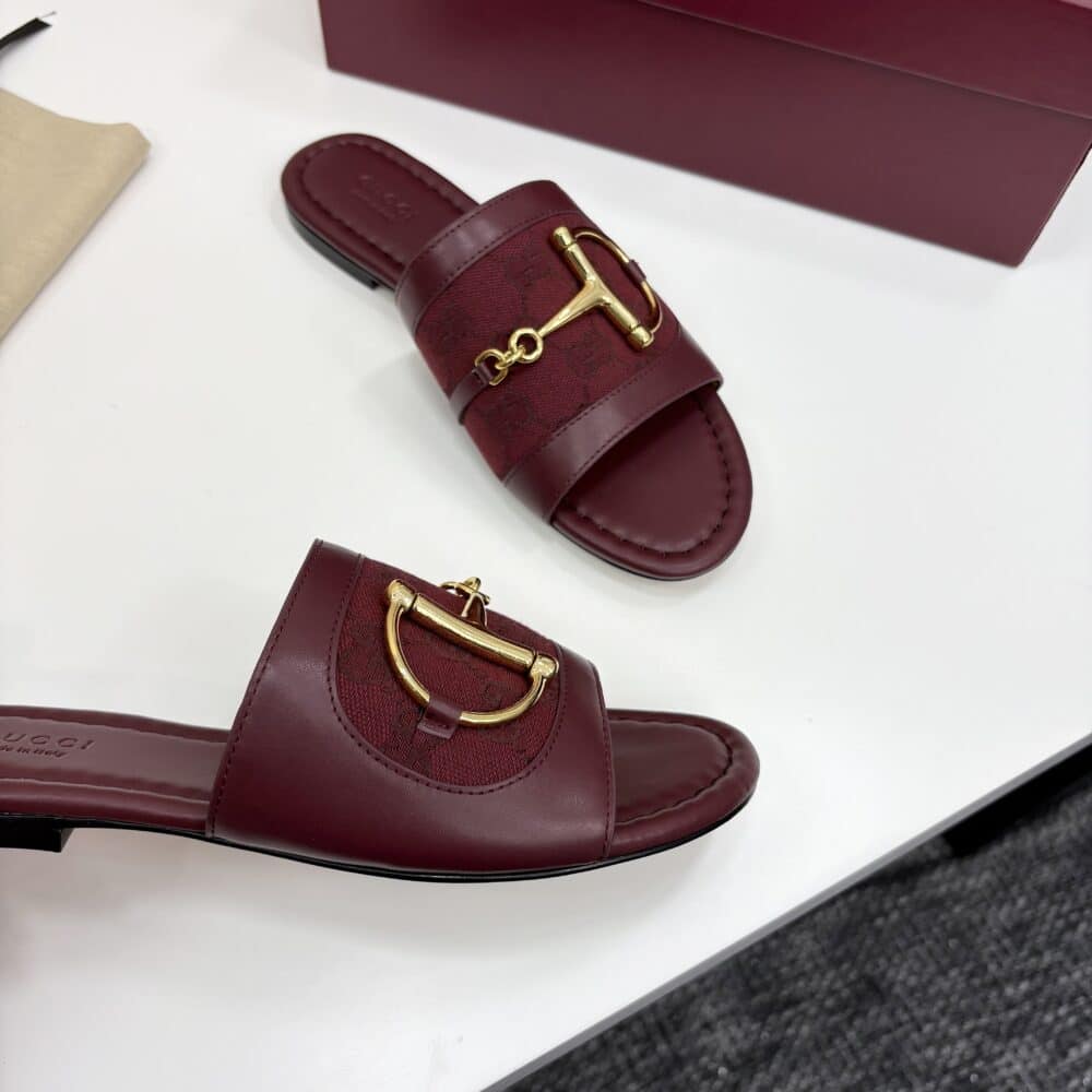 Iconic Set: Gucci Softbit Medium Top Handle Bag And Women'S Slide Sandal With Horsebit - Image 9