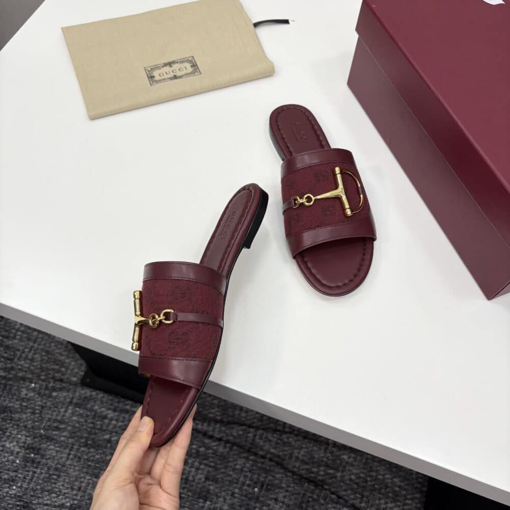 Iconic Set: Gucci Softbit Medium Top Handle Bag And Women'S Slide Sandal With Horsebit - Image 7