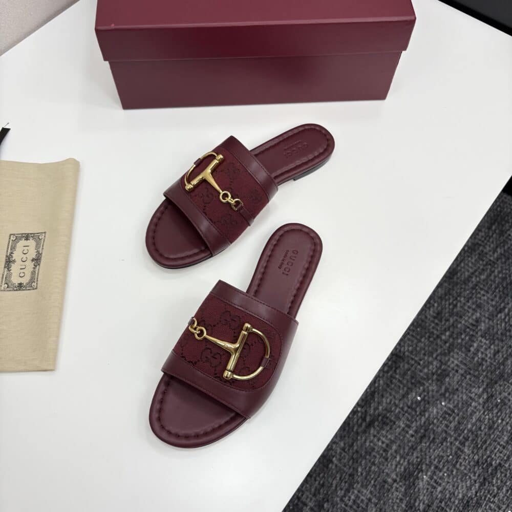 Iconic Set: Gucci Softbit Medium Top Handle Bag And Women'S Slide Sandal With Horsebit - Image 6