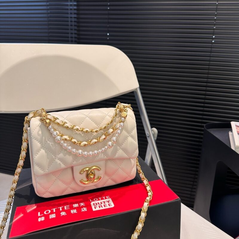 Alternative view of Chanel Mini Flap Bag Shiny Imitation Pearls And Gold Tone Metal White 17Cm AS4384 B15773 U2361