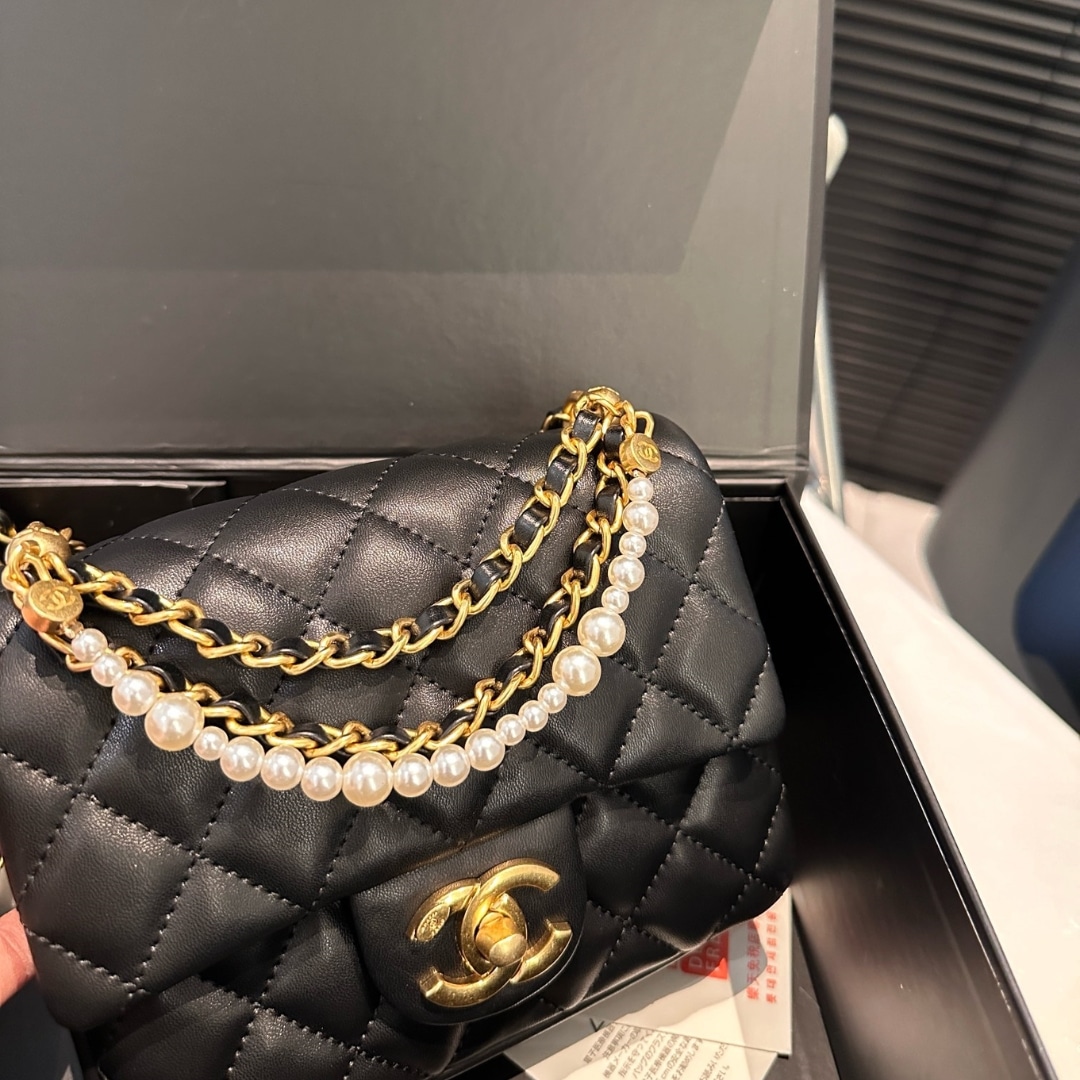 Chanel Mini Flap Bag Shiny Imitation Pearls And Gold Tone Metal Black 17Cm - Image 3