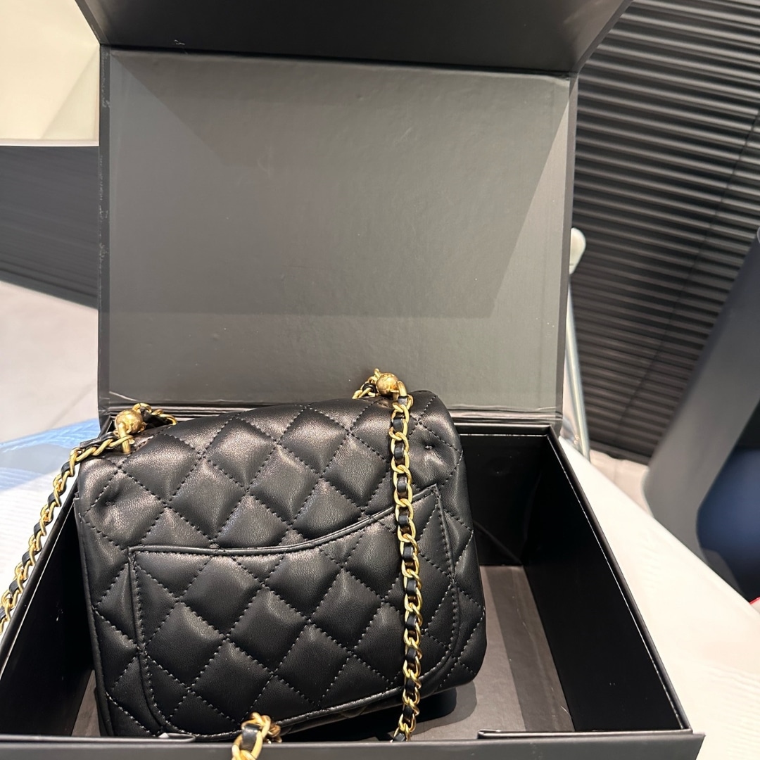 Chanel Mini Flap Bag Shiny Imitation Pearls And Gold Tone Metal Black 17Cm - Image 5