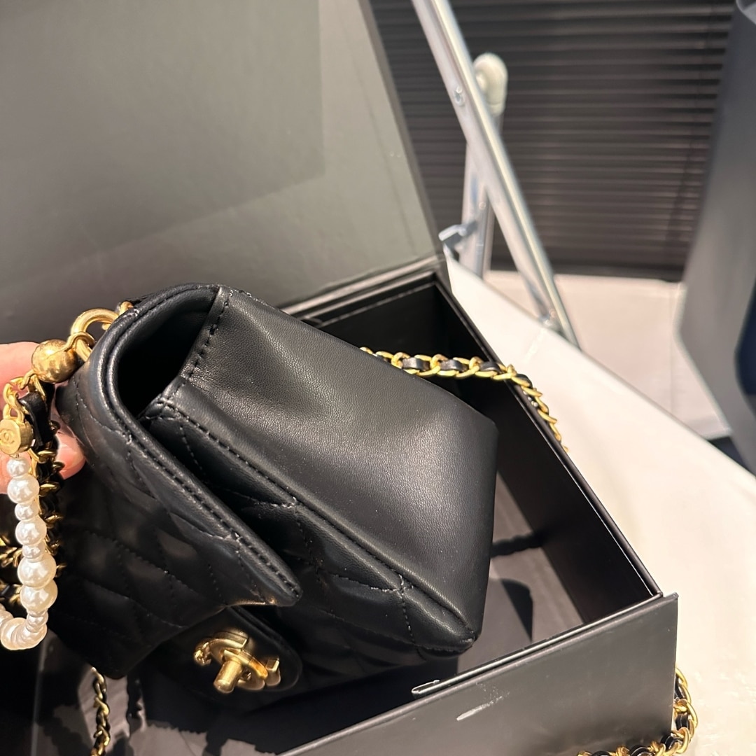 Chanel Mini Flap Bag Shiny Imitation Pearls And Gold Tone Metal Black 17Cm - Image 6