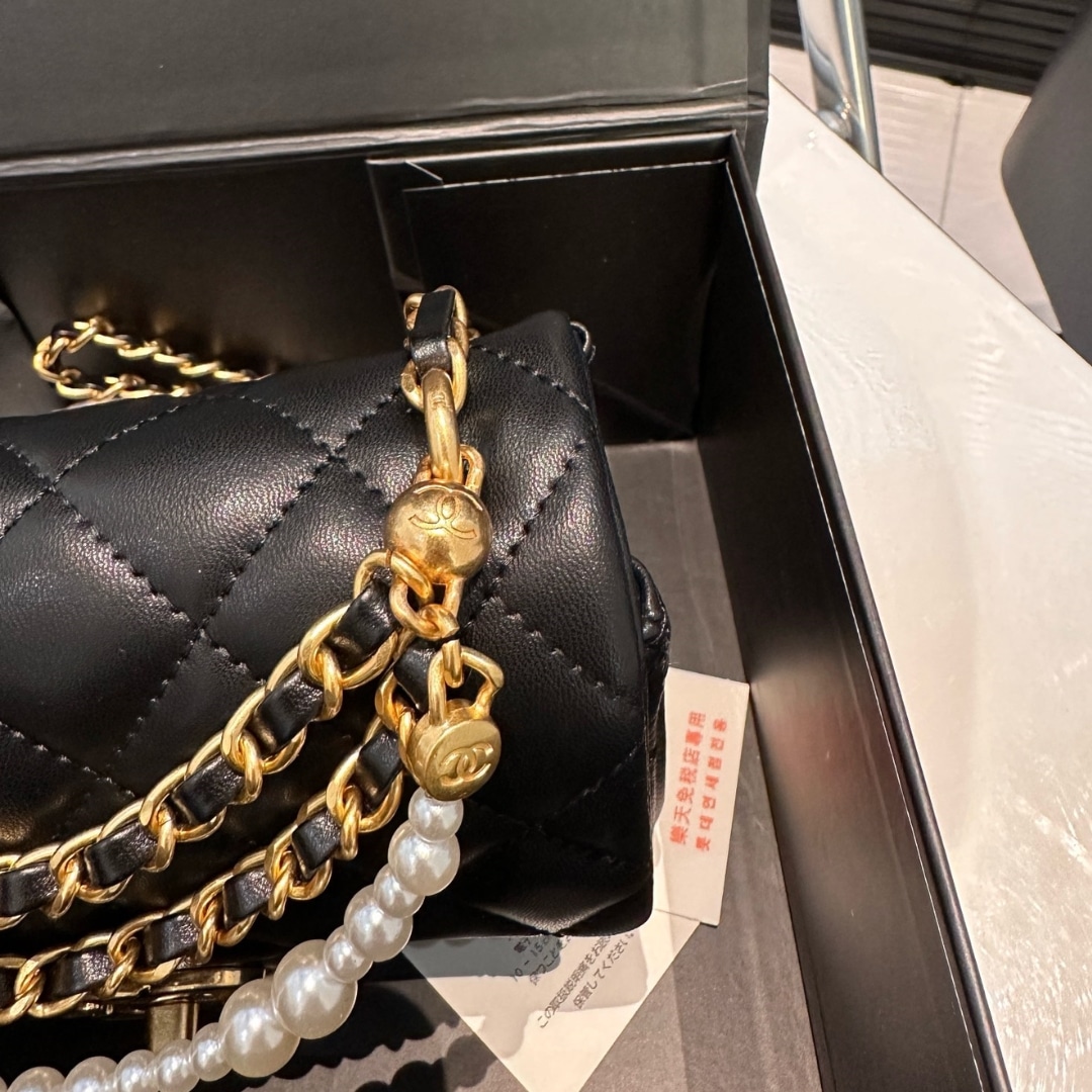 Chanel Mini Flap Bag Shiny Imitation Pearls And Gold Tone Metal Black 17Cm - Image 7