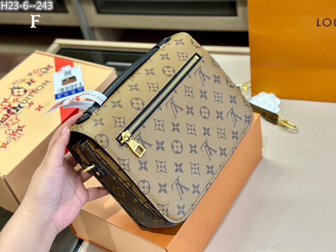 Louis Vuitton Pochette Métis Monogram Reverse 25Cm - Image 3