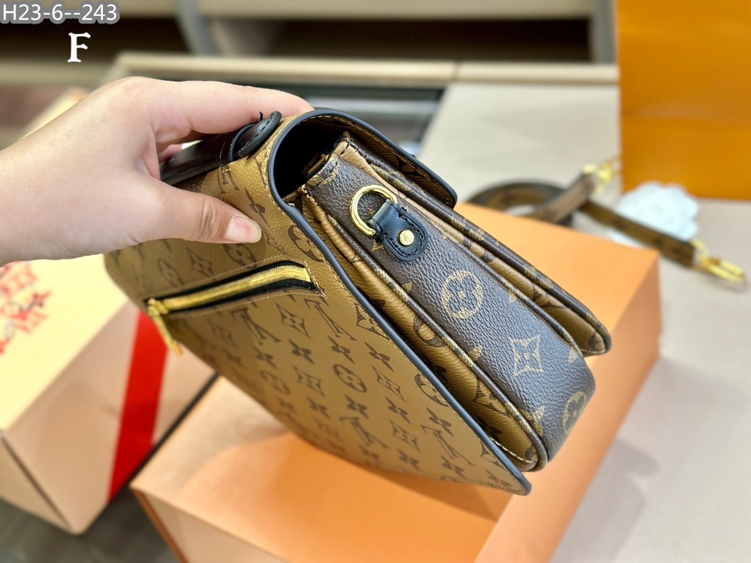 Louis Vuitton Pochette Métis Monogram Reverse 25Cm - Image 4