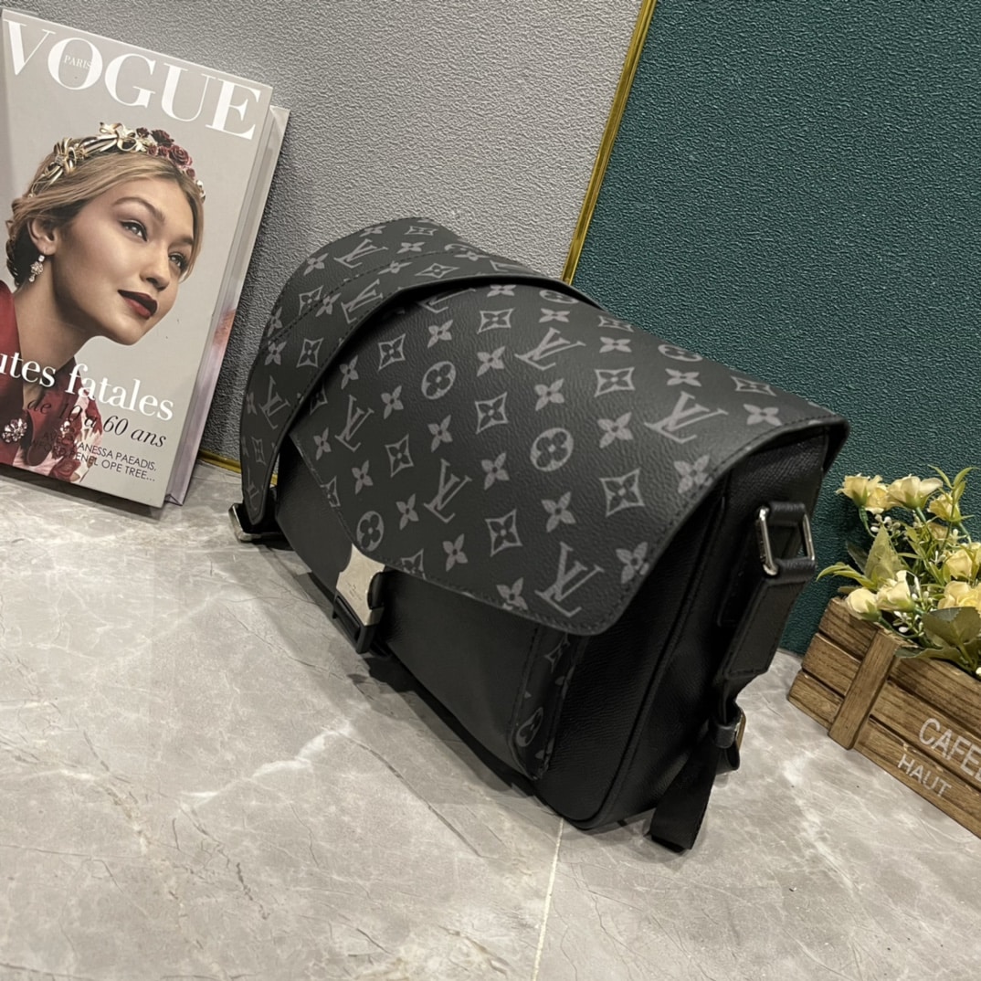 Louis Vuitton Messengerama Black 29Cm M30746 - Image 9