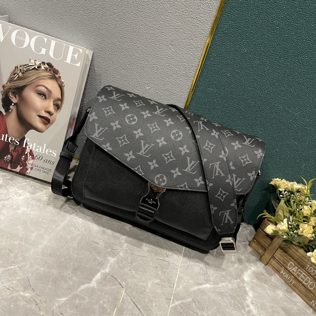 Louis Vuitton Messengerama Black 29Cm M30746 - Image 10