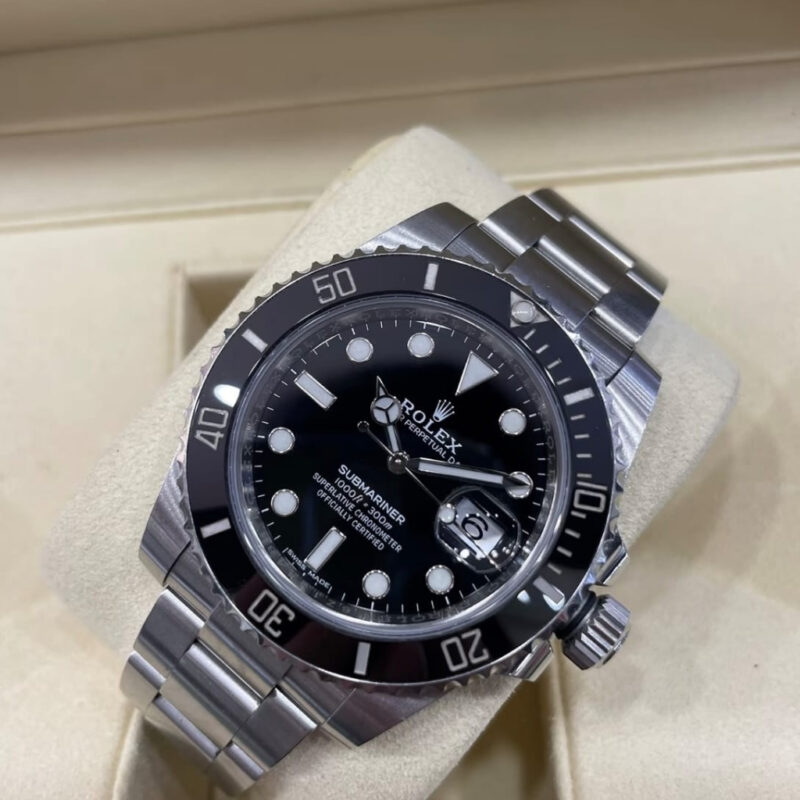 Alternative view of Rolex Submariner Date Oyster Oystersteel 40mm M126610ln 0001