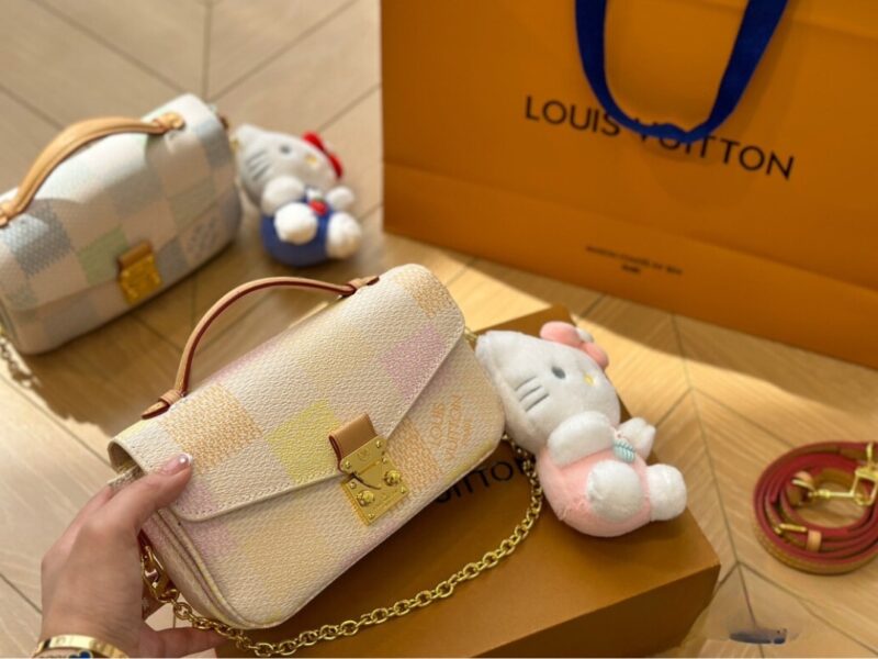 Alternative view of Louis Vuitton Pochette Métis East West Damier Canvas Peach 21Cm N40749
