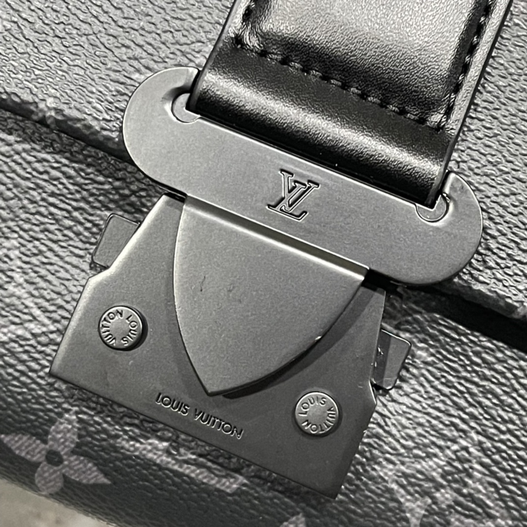 Louis Vuitton S Cape Messenger Black 28Cm M46794 - Image 6