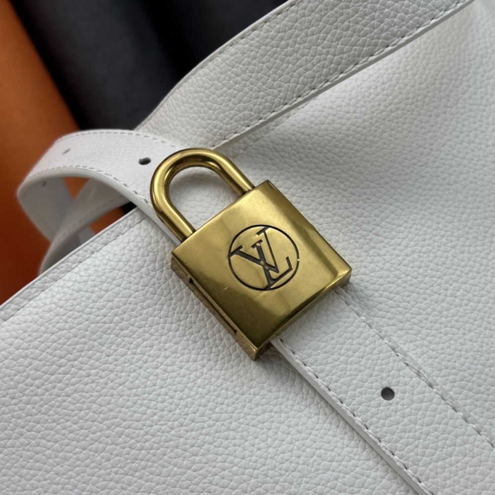 Iconic Set: Louis Vuitton Low Key Cabas Mm And Zippy Wallet - Image 6