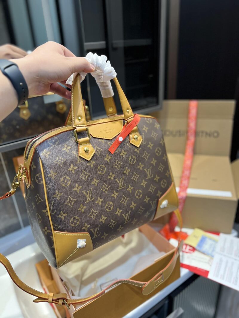 Alternative view of Louis Vuitton Monogram Canvas Retiro Bag 33Cm