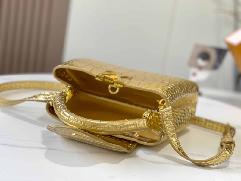 Alternative view of Louis Vuitton Capucines BB Gold 27Cm N92967