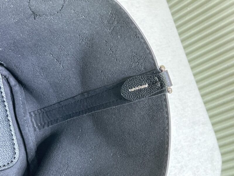 Alternative view of Louis Vuitton Blossom PM Bag Black 20Cm M21848