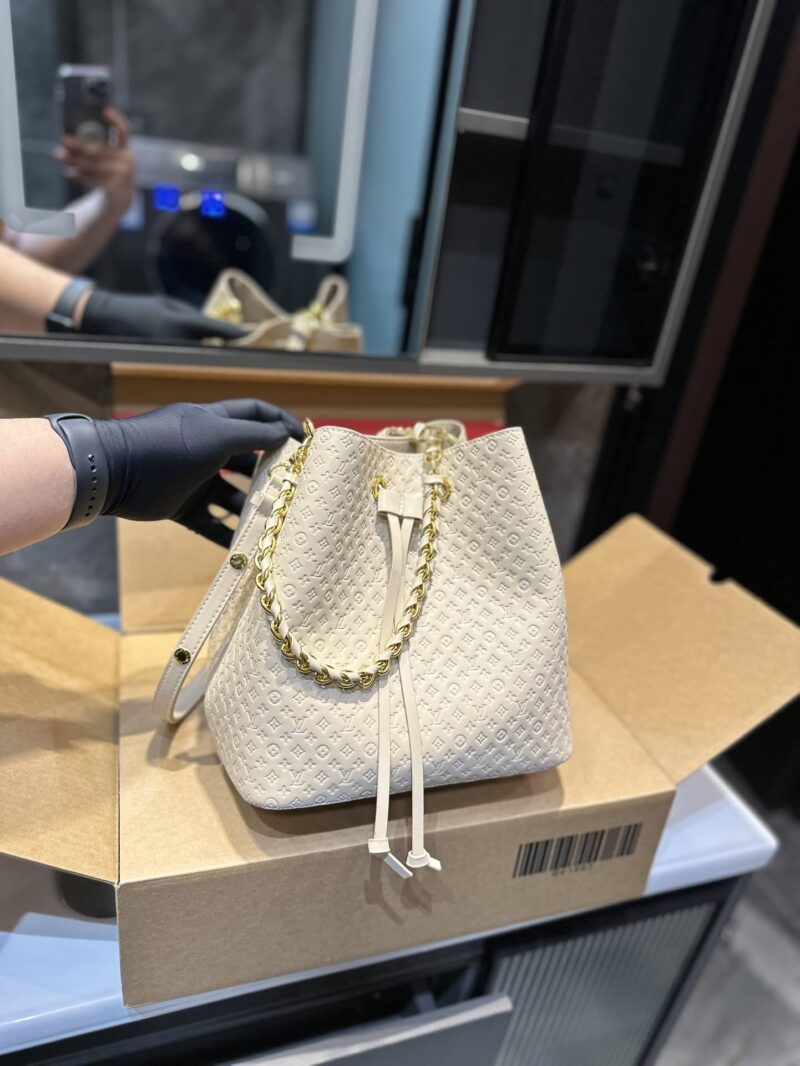 Alternative view of Louis Vuitton Néonoé BB White 25Cm M22598