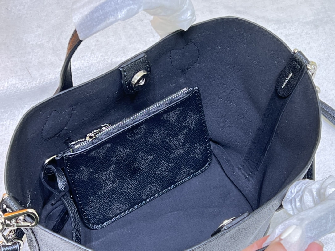 Louis Vuitton Blossom PM Bag Black 20Cm M21848 - Image 3