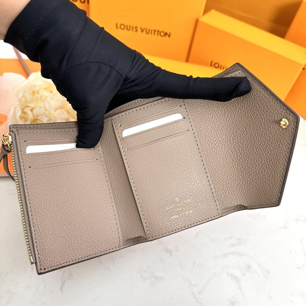 Iconic Set: Louis Vuitton Onthego Pm And Victorine Wallet - Image 11