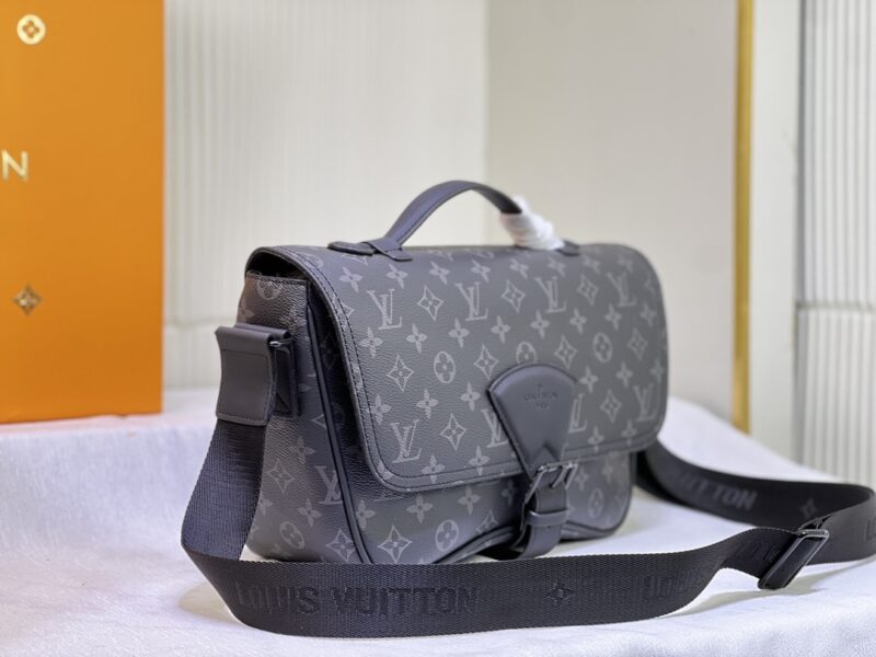 Alternative view of Louis Vuitton Montsouris Monogram Messanger Bag Black 34Cm
