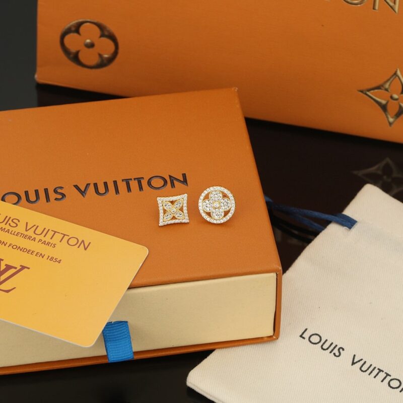 Alternative view of Louis Vuitton Idylle Blossom Stud Earrings Gold And Diamonds