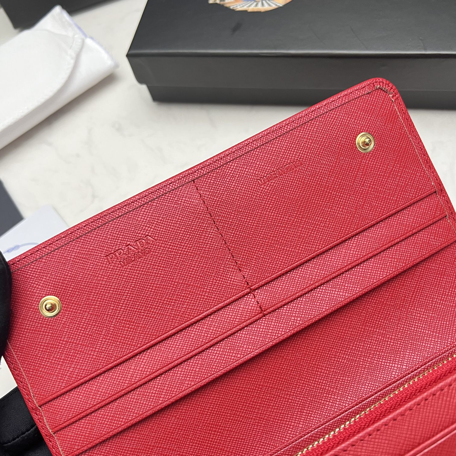 GIFT SET: PRADA PATENT SHOULDER BAG CHERRY RED & SAFFIANO WALLET RED - Image 10