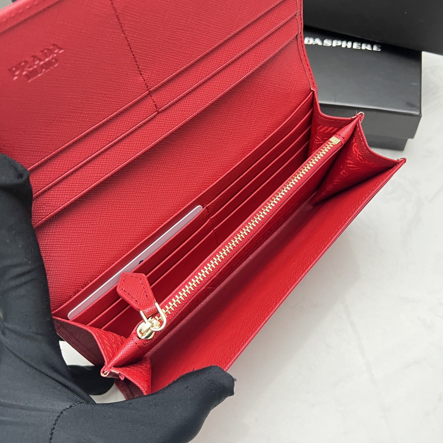 GIFT SET: PRADA PATENT SHOULDER BAG CHERRY RED & SAFFIANO WALLET RED - Image 9