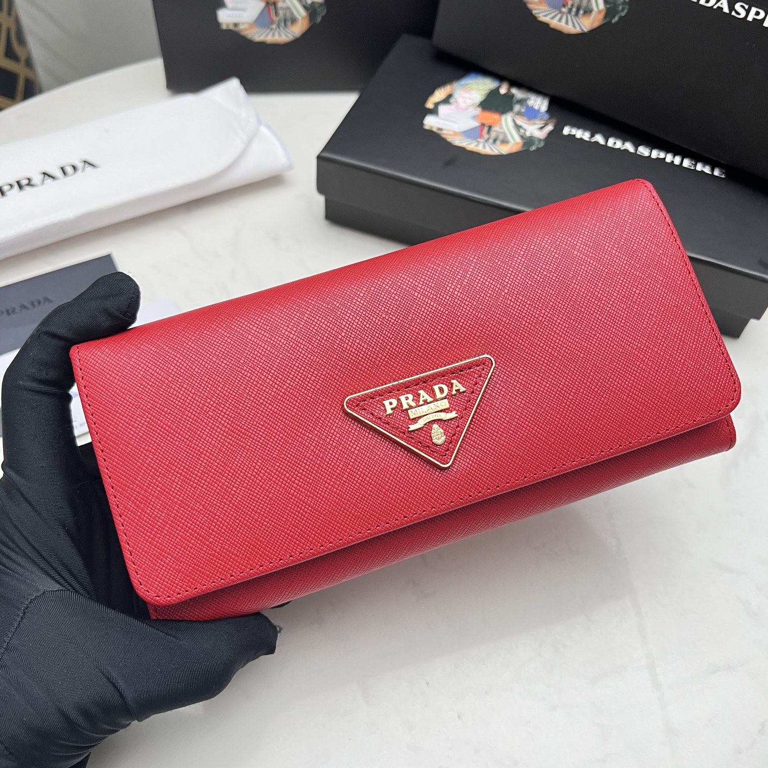 GIFT SET: PRADA PATENT SHOULDER BAG CHERRY RED & SAFFIANO WALLET RED - Image 6