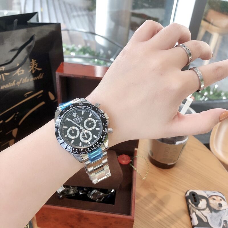 Alternative view of Rolex Oyster Perpetual Cosmograph Daytona Black 40Mm M126500Ln 0002