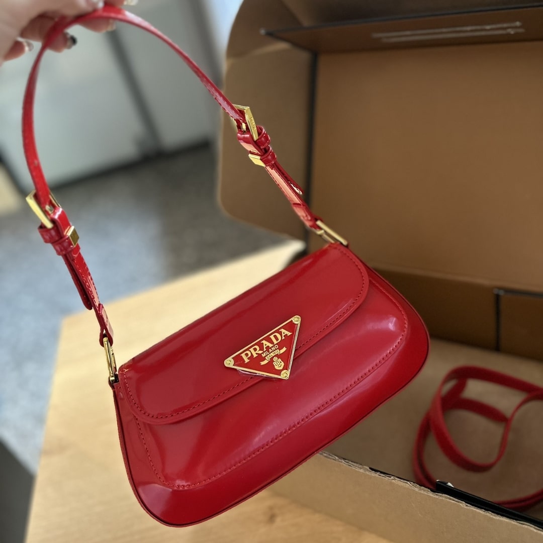 GIFT SET: PRADA PATENT SHOULDER BAG CHERRY RED & SAFFIANO WALLET RED - Image 2